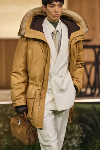 Look 10